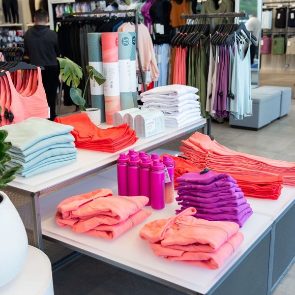 OSI LULULEMON SHORTS AND SHIRTS - Picture 1 of 1
